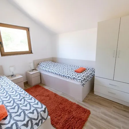 Vakantiehuis Lipa & *